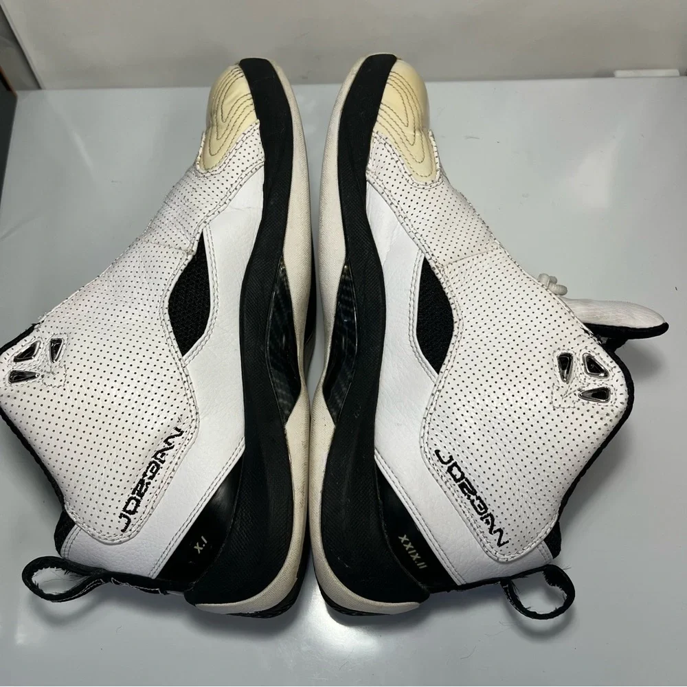Jordan Dentro 2008 Vintage White Black Basketball Sneakers Men's Size 10.5